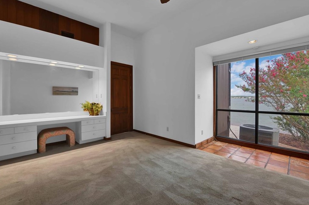 3925 Northshore Dr, Montgomery TX 77356-5369 exterior