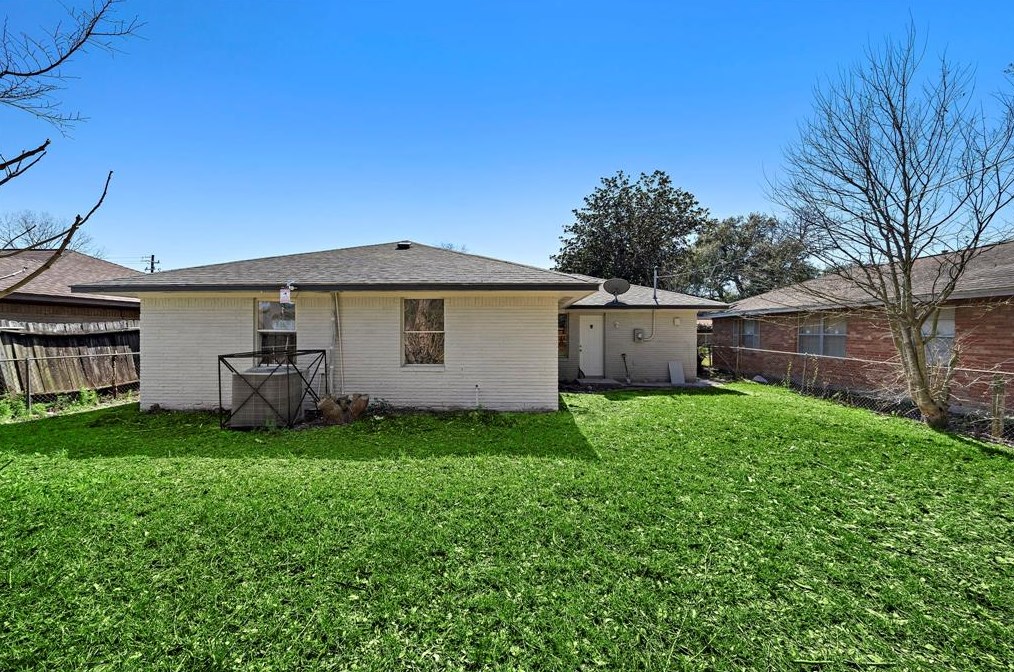 3121 Chimira Ln, Houston TX  77051-4241 exterior