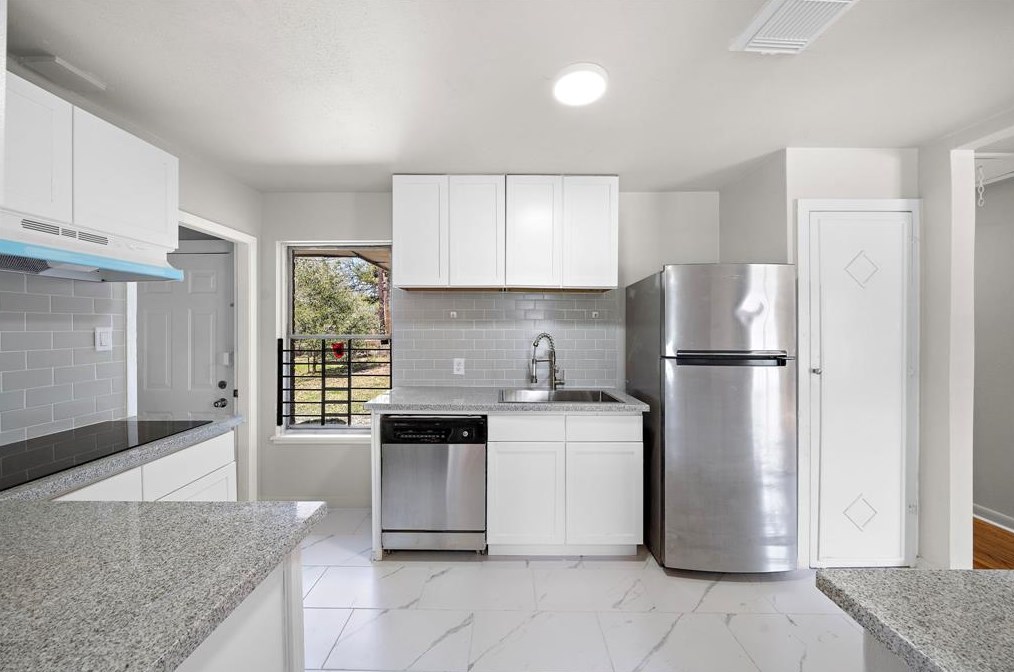 3121 Chimira Ln, Houston TX  77051-4241 exterior