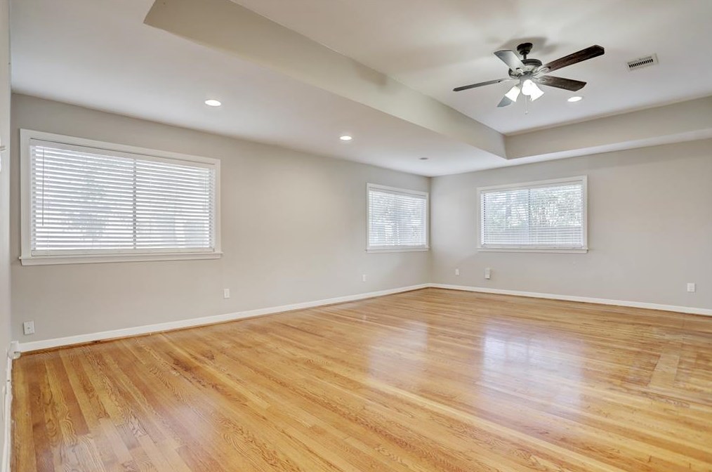 5259 Creekbend Dr, Houston TX  77096-5211 exterior