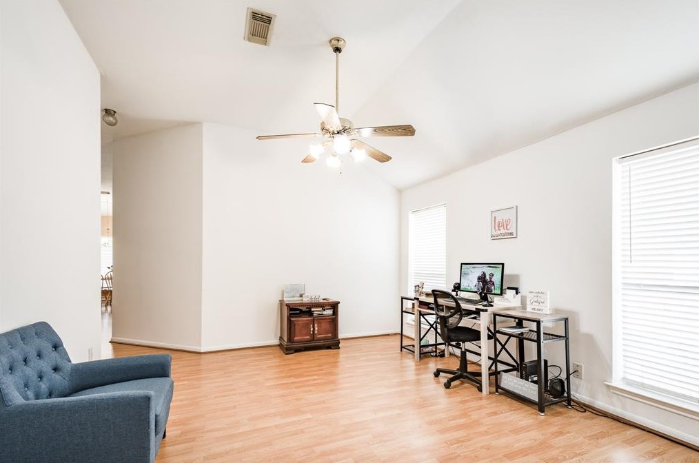 7859 Split Oak Dr, Houston TX  77040-2741 exterior