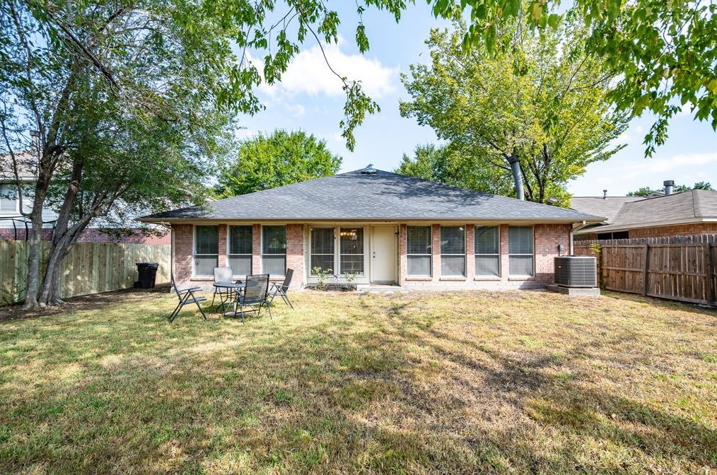 7859 Split Oak Dr, Houston TX  77040-2741 exterior