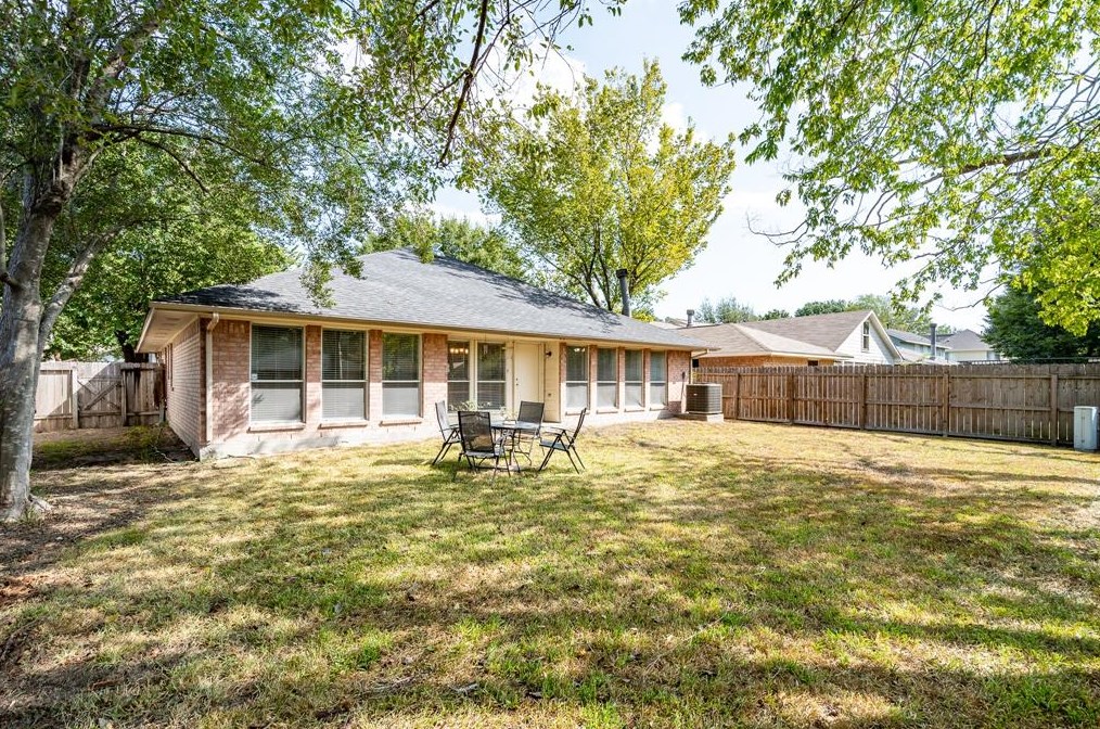7859 Split Oak Dr, Houston TX  77040-2741 exterior