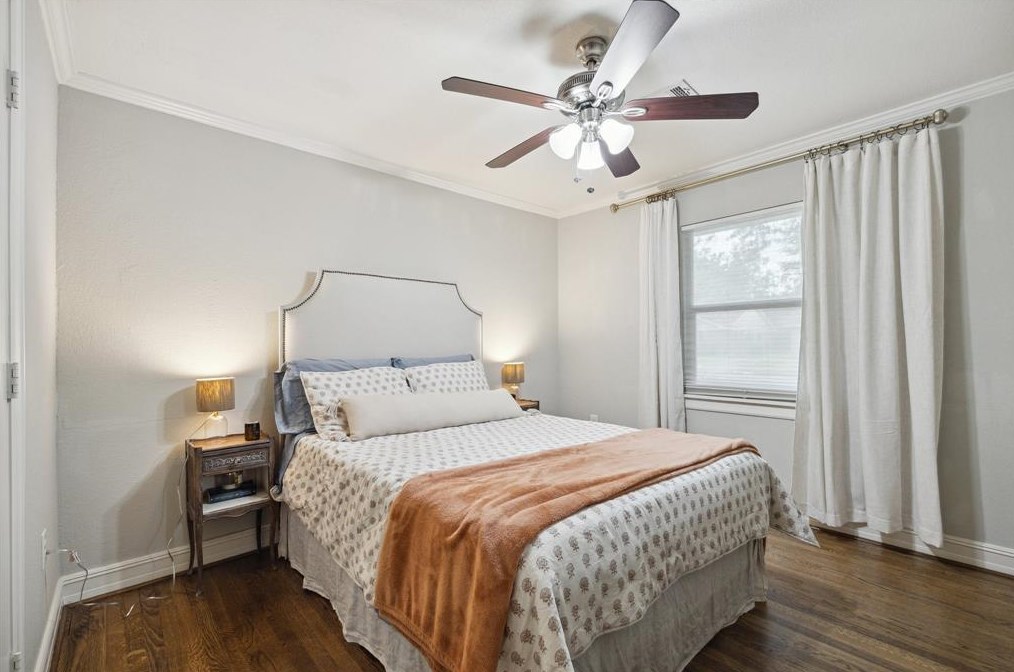 5135 Kingfisher Dr, Houston TX  77035-3016 exterior