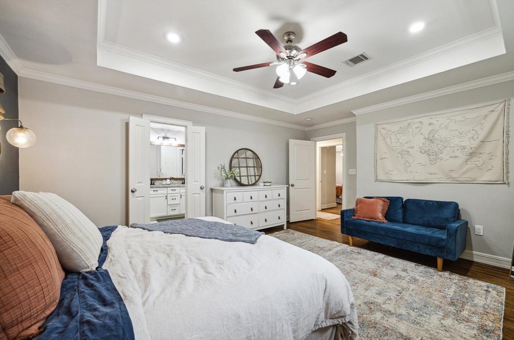 5135 Kingfisher Dr, Houston TX  77035-3016 exterior