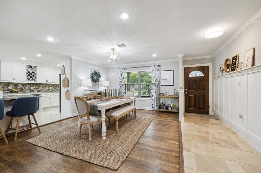5135 Kingfisher Dr, Houston TX  77035-3016 exterior