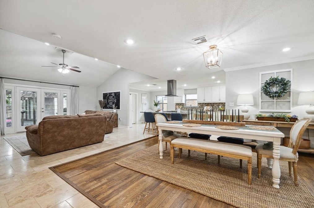 5135 Kingfisher Dr, Houston TX  77035-3016 exterior