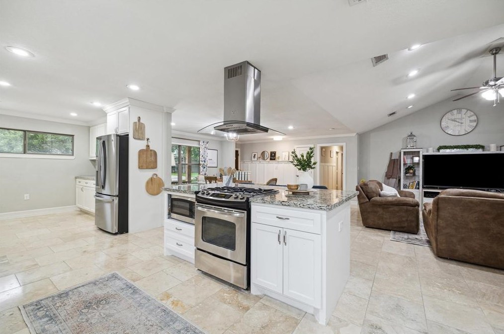 5135 Kingfisher Dr, Houston TX  77035-3016 exterior