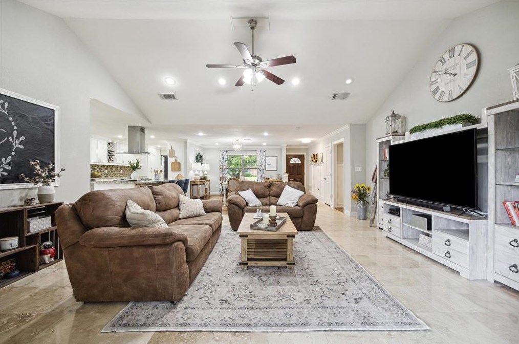 5135 Kingfisher Dr, Houston TX  77035-3016 exterior