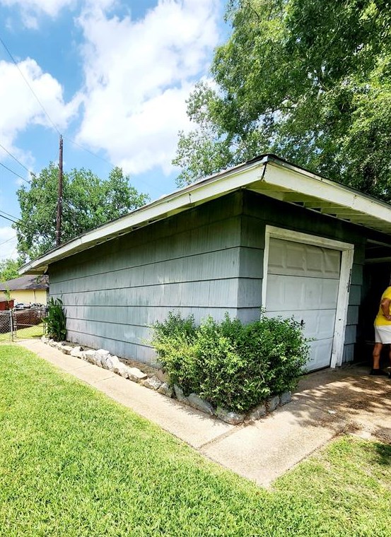 6011 Wortham Way, Houston TX  77033-1322 exterior
