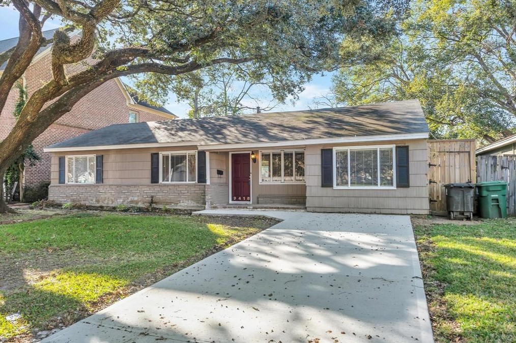 9418 Bevlyn Dr, Houston TX  77025-4306 exterior