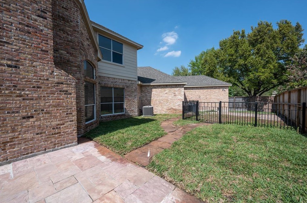 1711 Cottage Lndg Ln, Houston TX  77077-1992 exterior