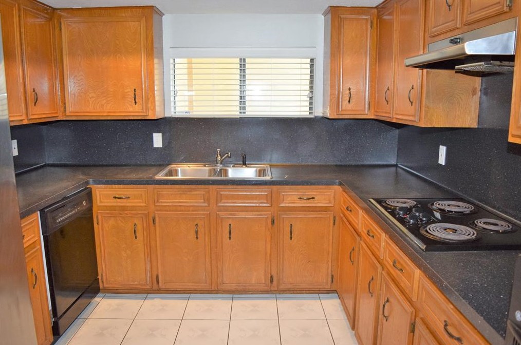 15818 Dunmoor Dr, Houston TX  77059-3804 exterior