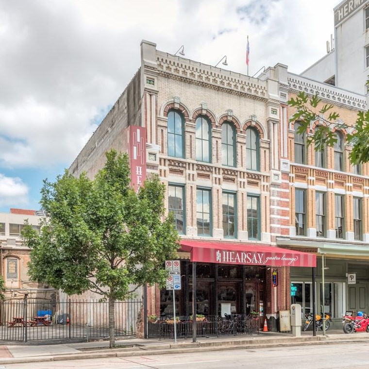 711 Main St, Houston TX  77002-3301 exterior