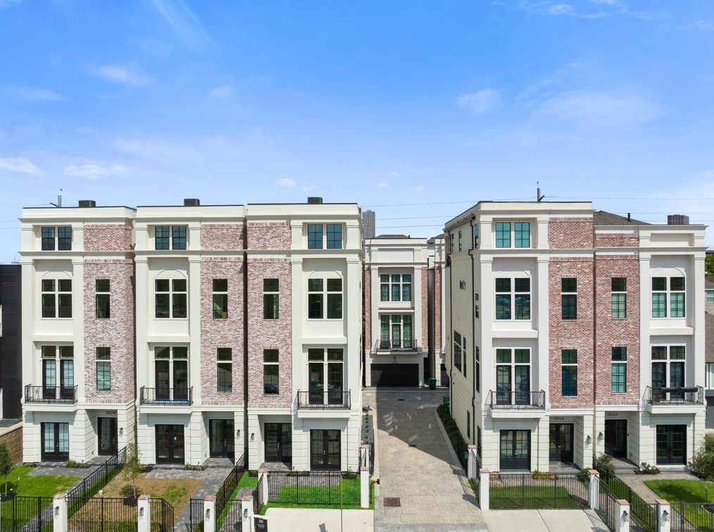 5824 Winsome Ln, Houston TX  77057-5609 exterior