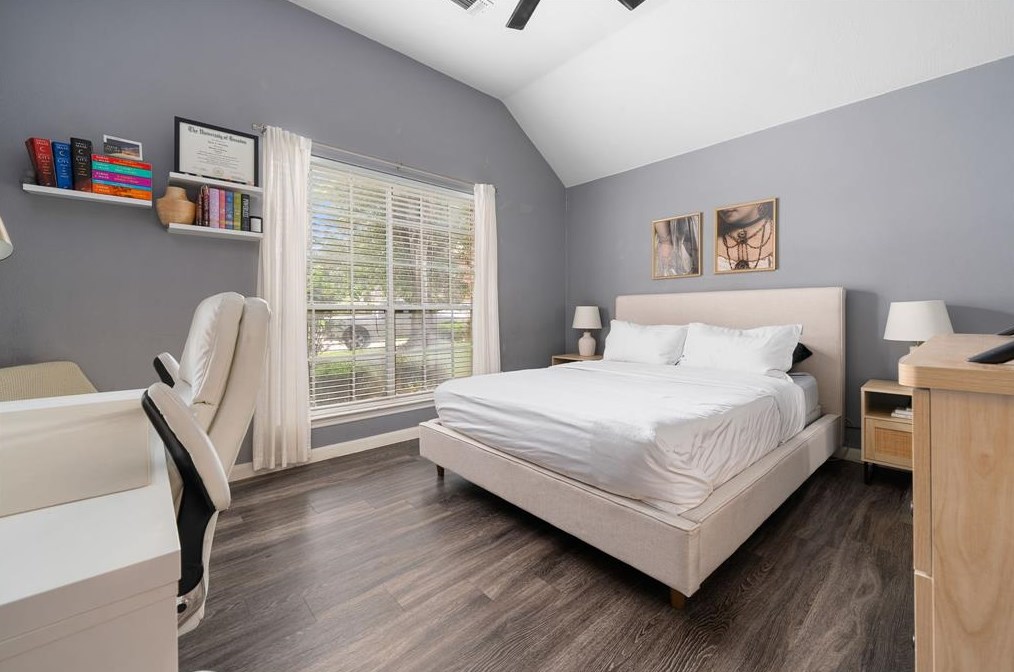 11902 Knl Bnd Ct, Houston TX  77070-5245 exterior