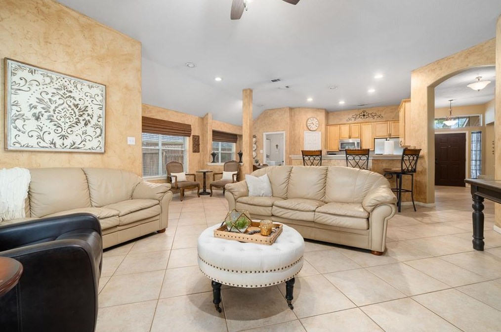 11902 Knl Bnd Ct, Houston TX  77070-5245 exterior