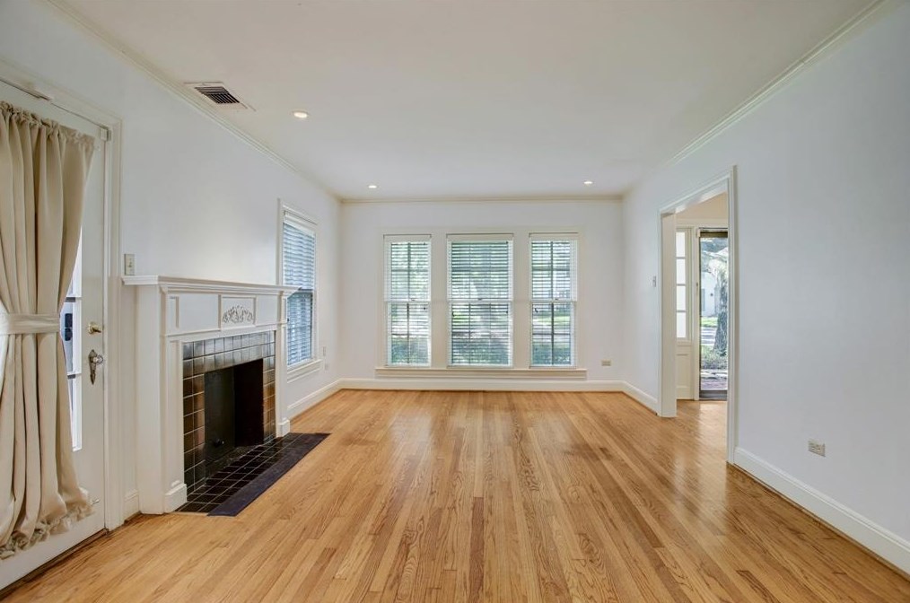 2424 Dryden Rd, Houston TX  77030-1002 exterior