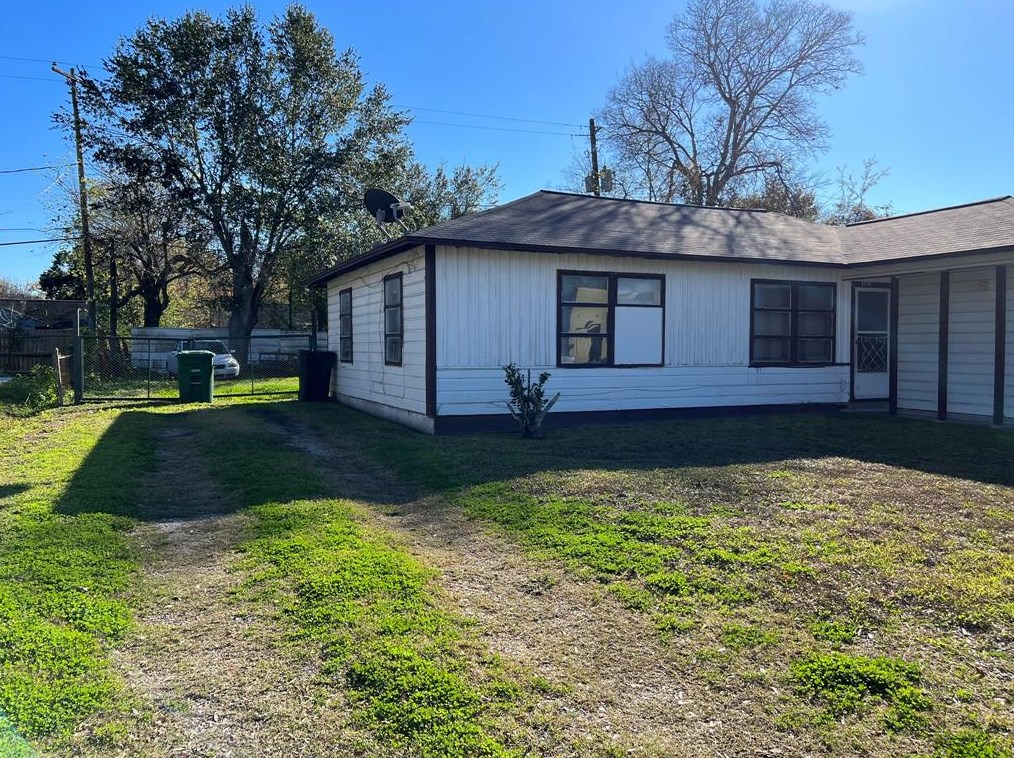 5710 Doolittle Blvd, Houston TX  77033-3431 exterior