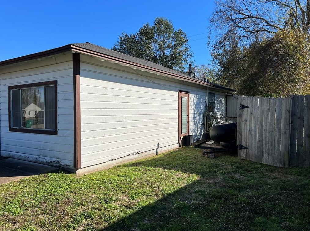 5710 Doolittle Blvd, Houston TX  77033-3431 exterior