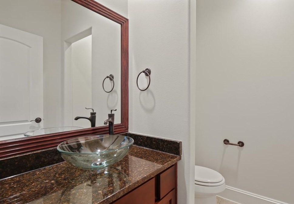 1123 Hempstead Villa Ln, Houston TX  77008-6048 exterior