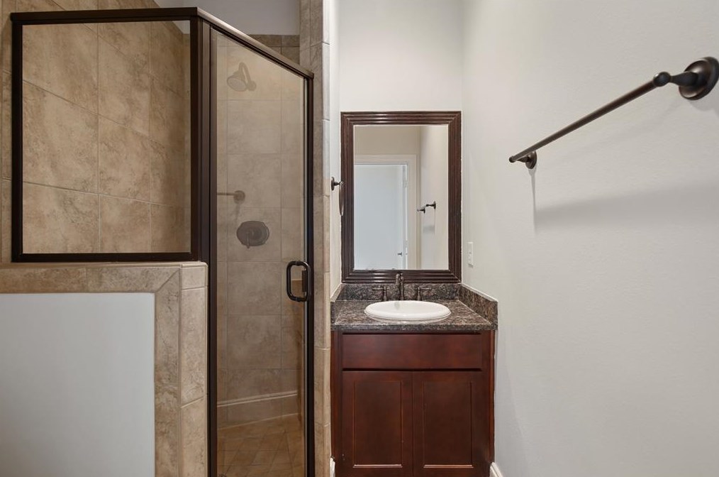 1123 Hempstead Villa Ln, Houston TX  77008-6048 exterior