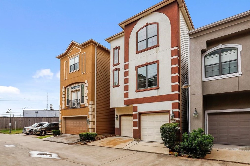 1123 Hempstead Villa Ln, Houston TX  77008-6048 exterior