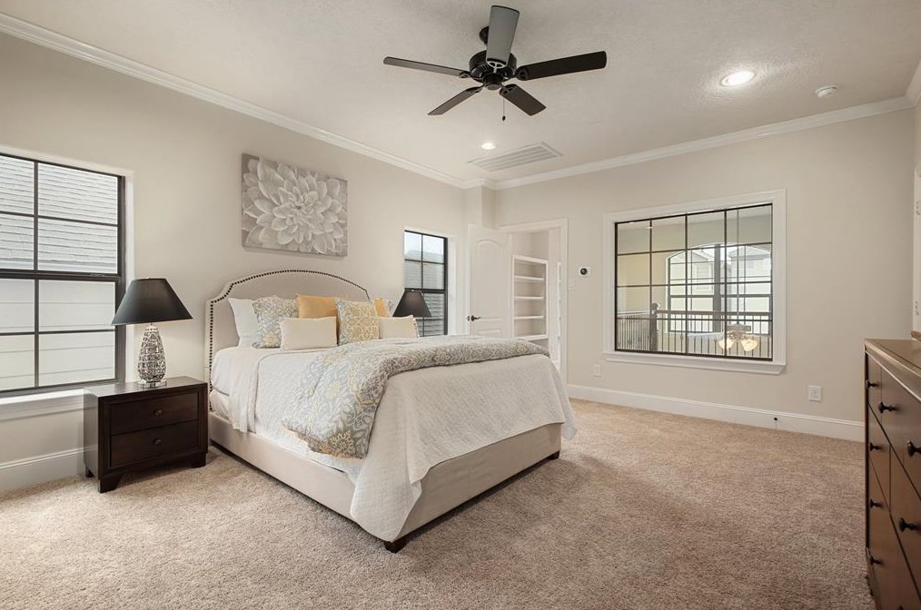 1123 Hempstead Villa Ln, Houston TX  77008-6048 exterior