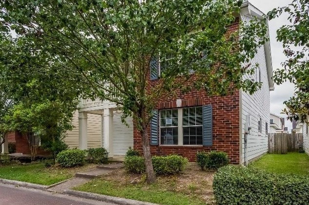 11906 Chanteloup Dr, Houston TX  77047-4442 exterior