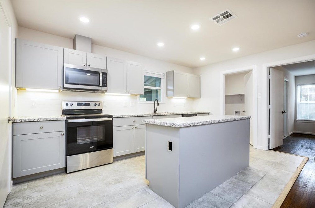 5610 Arboles Dr, Houston TX  77035-2614 exterior