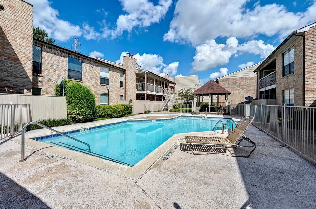 2110 Wilcrest Dr, Houston TX  77042-2619 exterior
