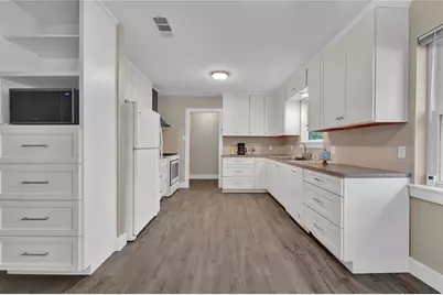 20490 Lazy Creek Drive, New Caney, TX 77357 - Photo 9