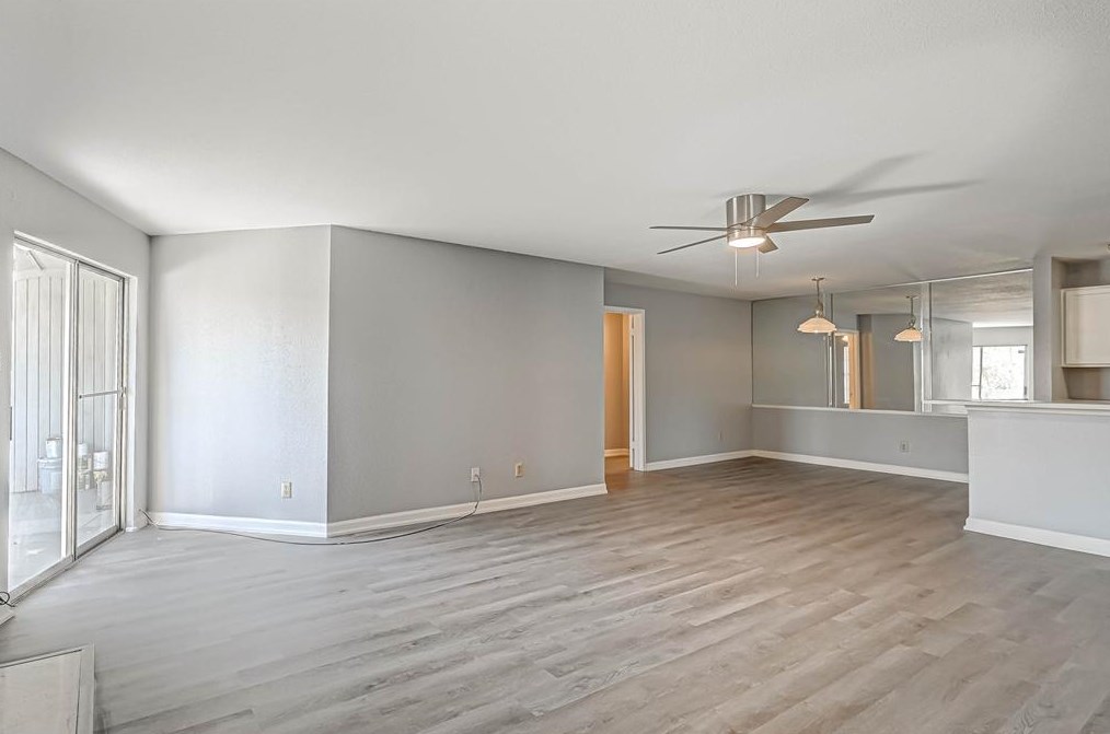 8269 Creekbend Dr, Houston TX  77071-1135 exterior