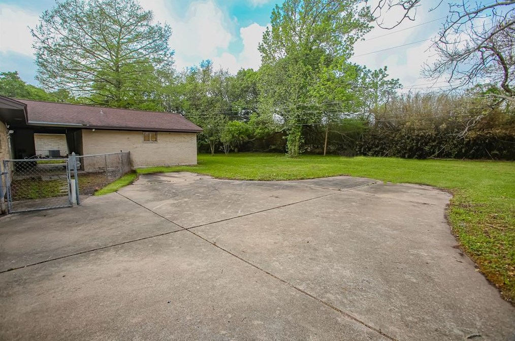 128 Post Oak Rd, Richwood TX  77566-6131 exterior