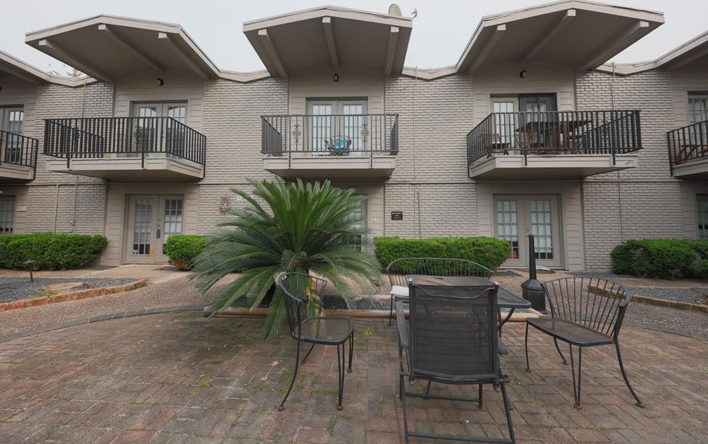 4321 Hazard St, Houston TX  77098-4229 exterior