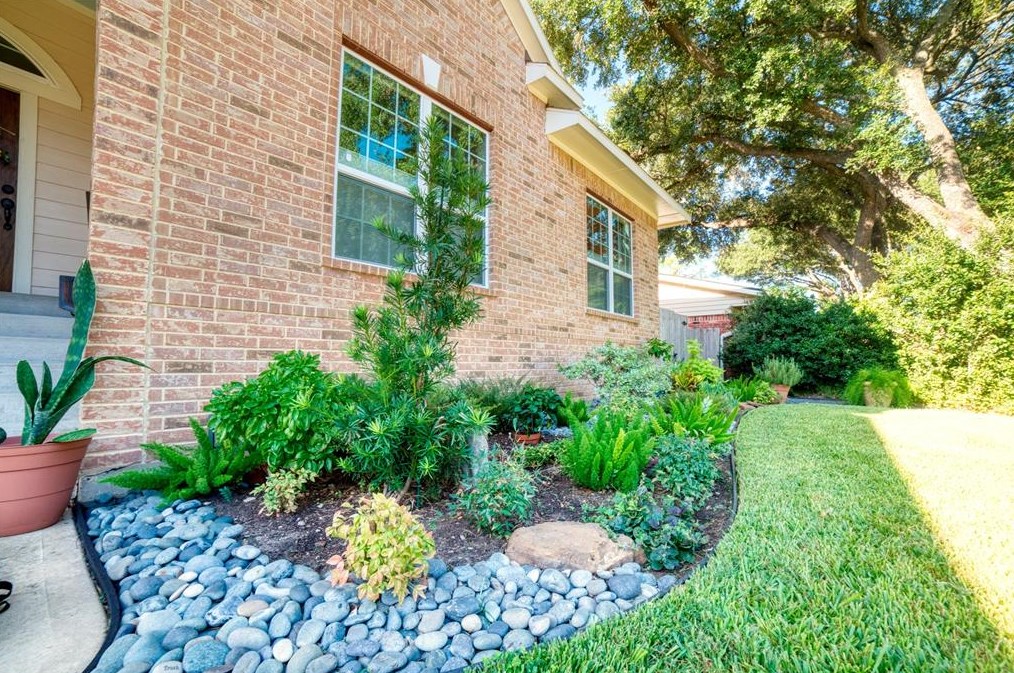 5821 Ariel St, Houston TX  77074-7601 exterior