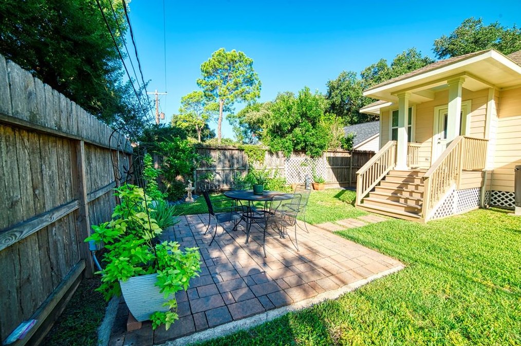 5821 Ariel St, Houston TX  77074-7101 exterior