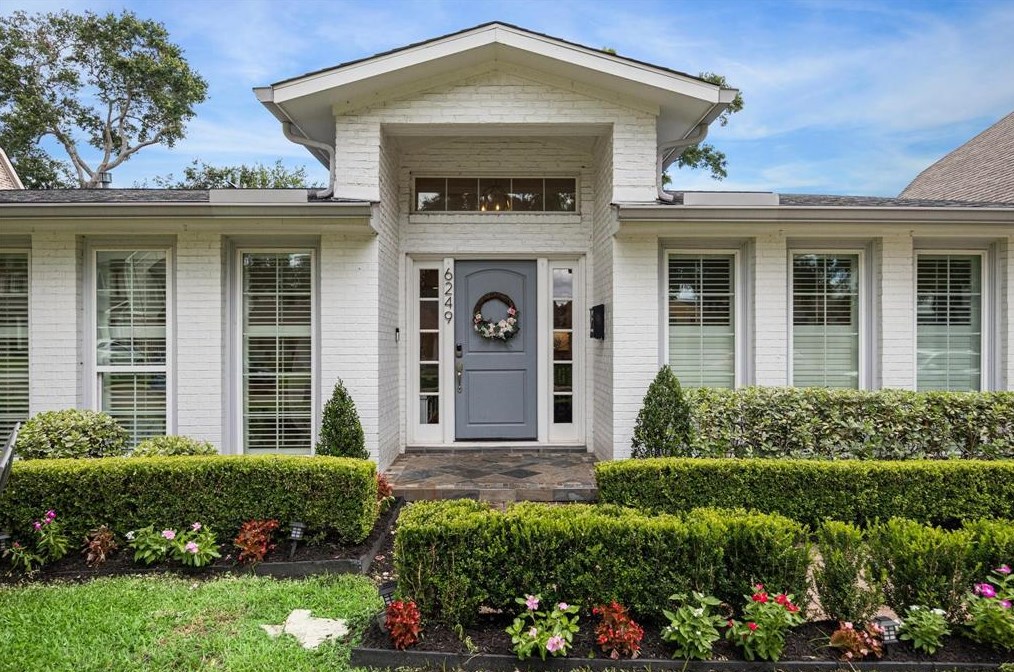 6249 Olympia Dr, Houston TX  77057-3527 exterior