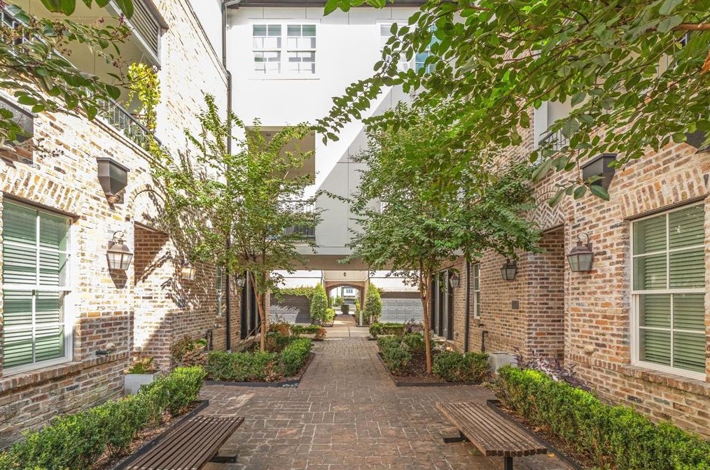 6006 Kansas, Houston TX  77007-1113 exterior
