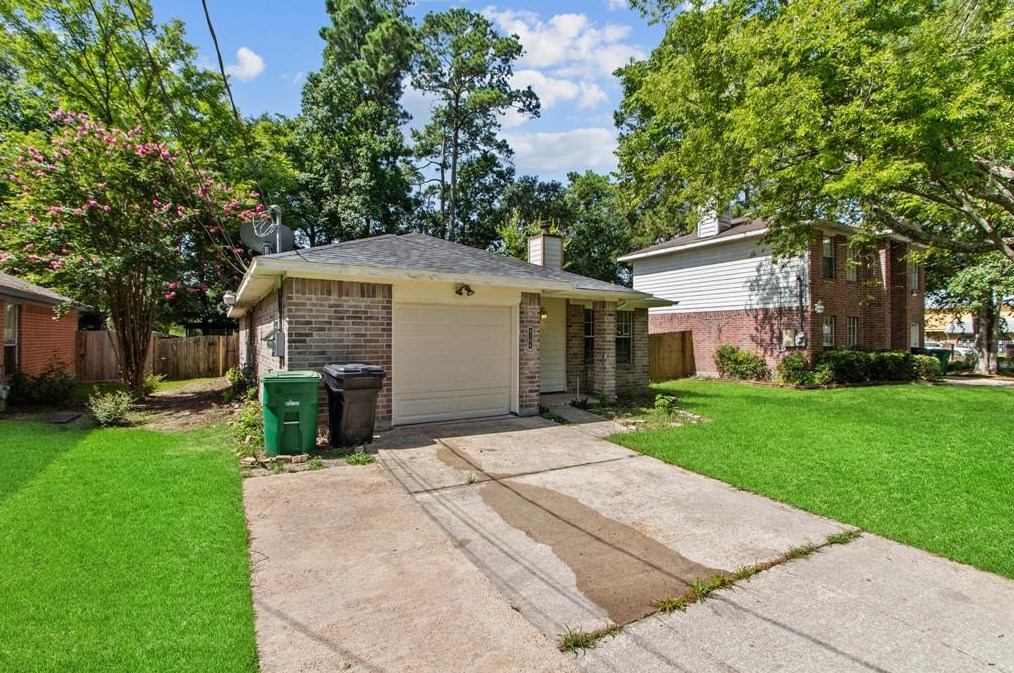 8106 Claiborne St, Houston TX  77078-2710 exterior