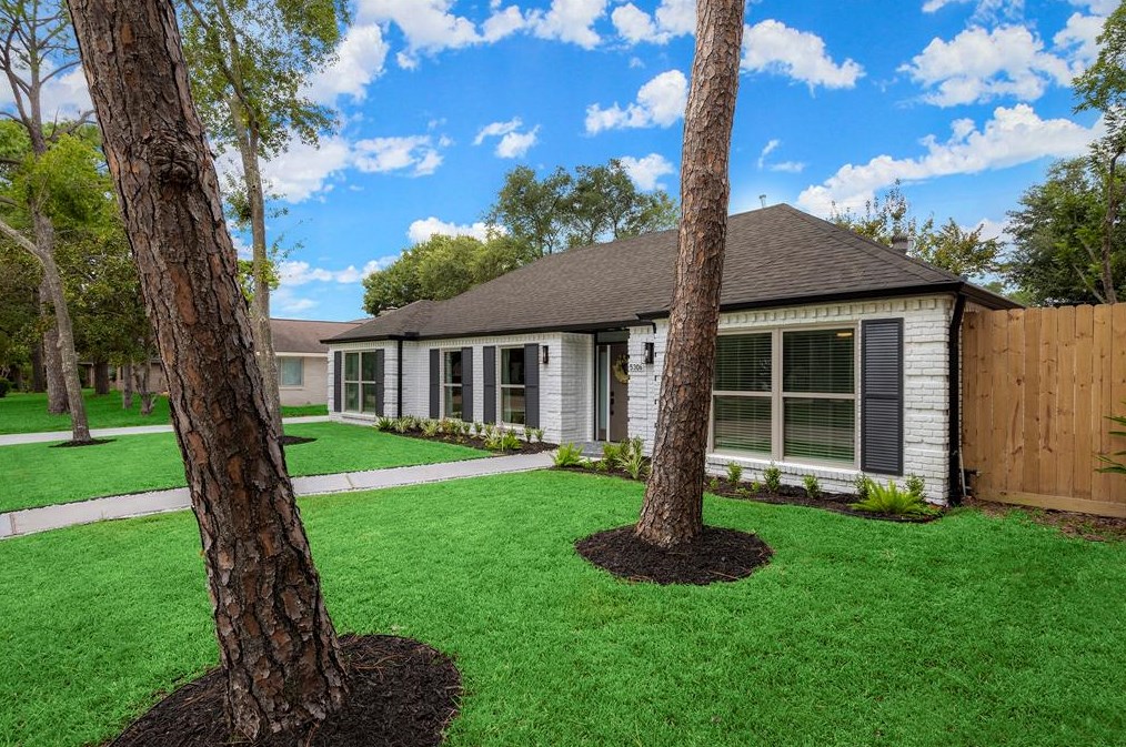 5306 Rutherglenn Dr, Houston TX  77096-4146 exterior