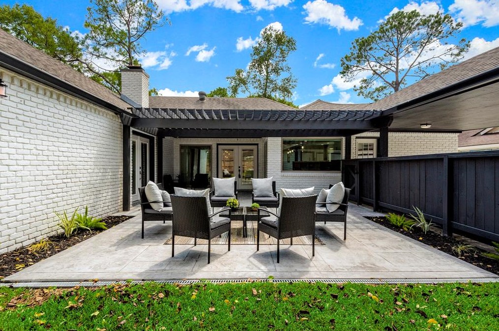 5306 Rutherglenn Dr, Houston TX  77096-4146 exterior