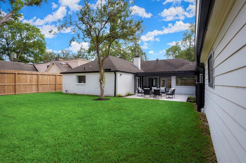 5306 Rutherglenn Dr, Houston TX  77096-4146 exterior