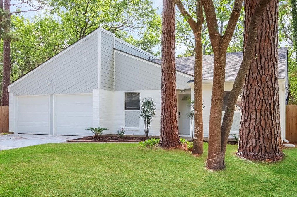 72 Fallshire Dr, Spring TX  77381-2511 exterior