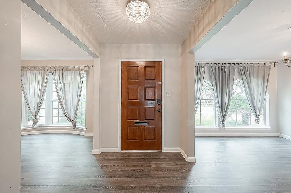 9307 Carvel Ln, Houston TX  77036-6005 exterior