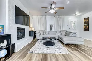 92 N Deerfoot Cir, The Woodlands, TX 77380 - Photo 3