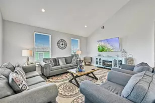 4207 Navarro Dr, Galveston, TX 77554 - Photo 3