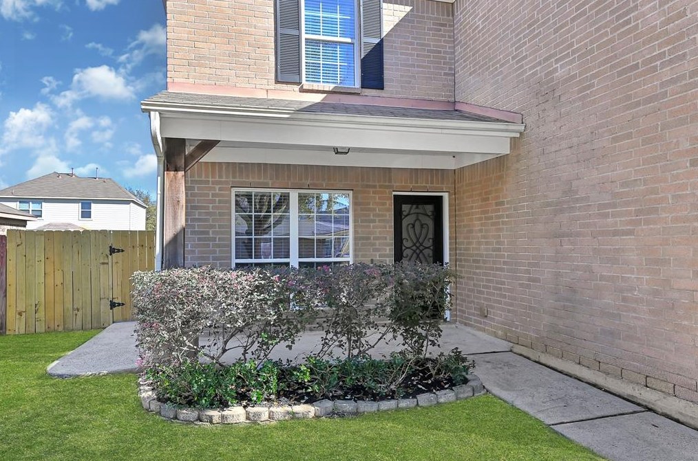 9735 Fleming Springs Dr, Humble TX  77396-3163 exterior