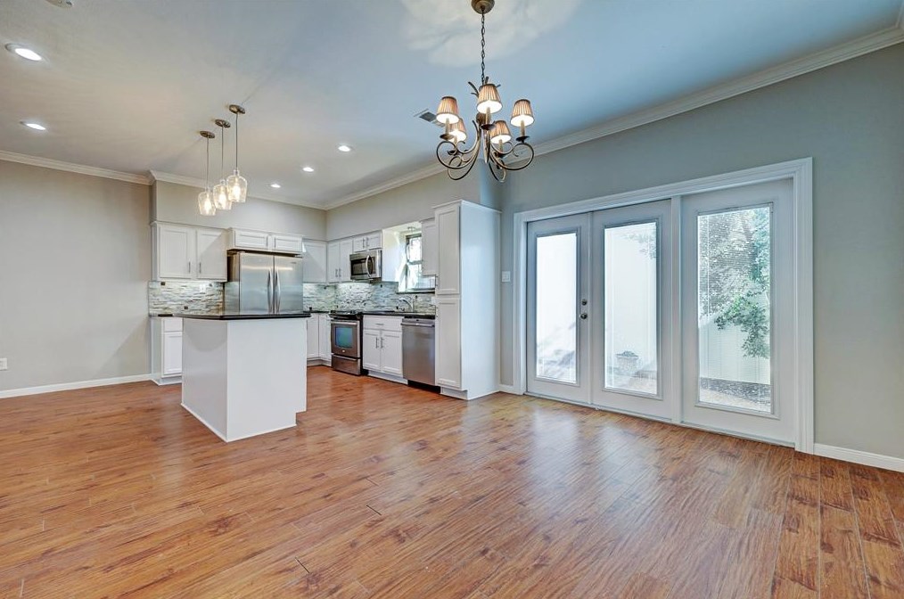 850 Augusta Dr, Houston TX  77057-2014 exterior