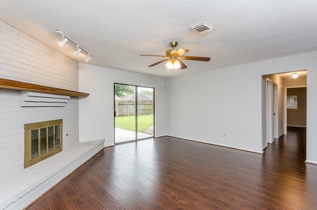 6530 Zapata Dr, Houston TX  77083-1009 exterior